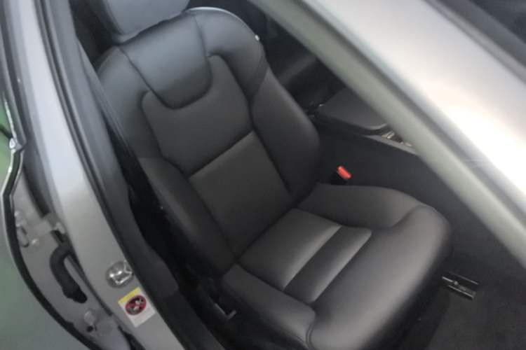 Used Volvo V90 2023 Cross Country B5 AWD Smart Range Edition