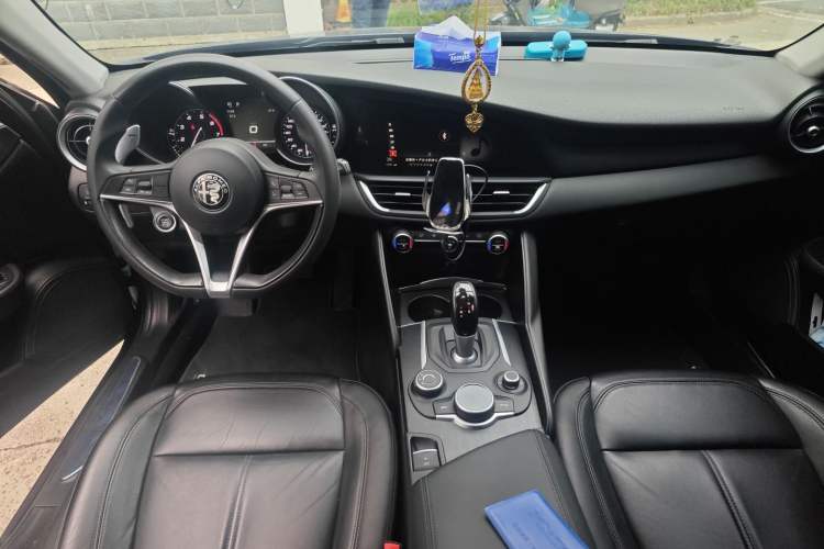 Used Alfa Romeo Giulia 2017 2.0T 280HP Luxury Edition
