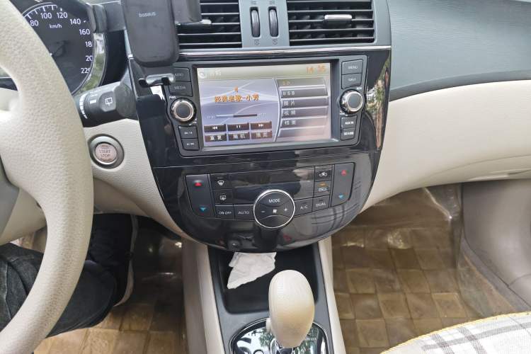 Used Nissan Tiida 2011 1.6L CVT Smart Version Audio And AC Panel