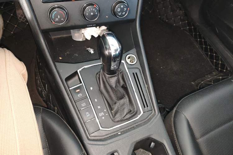 Used Volkswagen Lavida 2018 1.5L Automatic Comfort Edition China V Standard Gear Lever