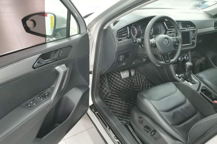 Used Volkswagen Tiguan L 2017 330TSI Automatic Two-Wheel Drive Luxury Edition