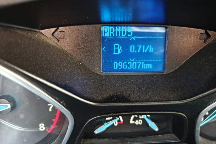 Used Ford Focus 2015 Hatchback EcoBoost 125 Automatic Supreme Style Edition Odometer Close Up