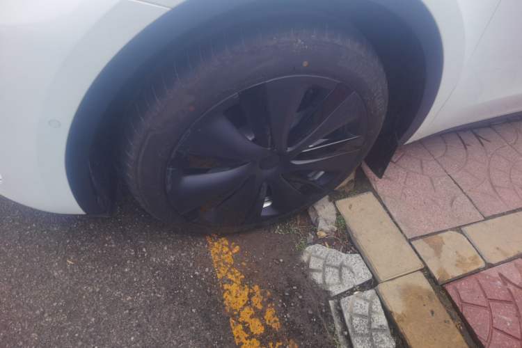 Used Tesla Model Y 2022 Revised Version Long-Range All-Wheel Drive Left Front Wheel Hub