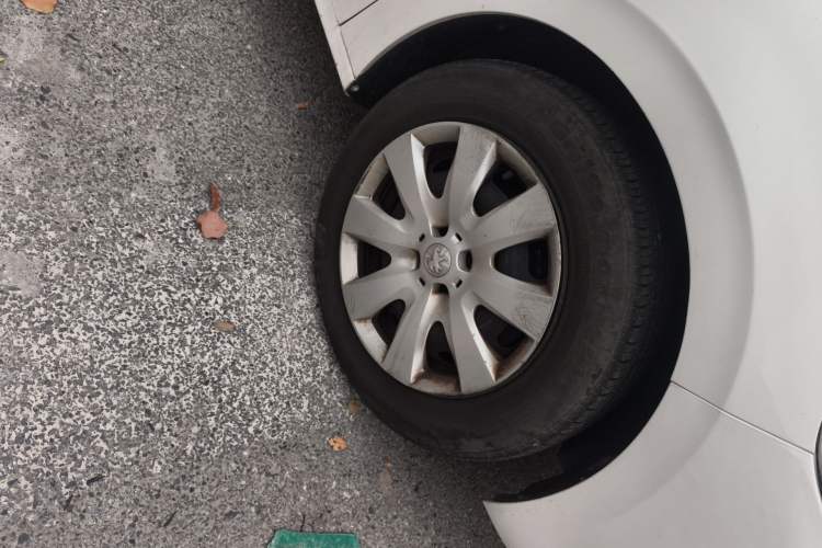 Used Peugeot 301 2014 1.6L Manual Comfort Edition Right Front Wheel Hub