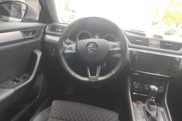 Used Skoda Superb 2018 TSI330 DSG Comfort Edition China VI Standard Steering Wheel