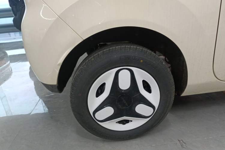 Used Geely Galaxy Panda 2025 210 km – Yuanqi Bear Right Rear Wheel Hub