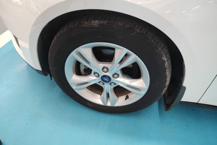 Used Ford Focus 2018 Hatchback Classic 1.6L Automatic Comfort Plus SmartDrive Edition Left Front Wheel Hub