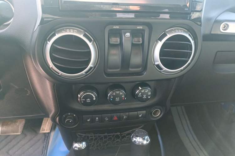 Used Jeep Wrangler 2015 3.6L Rubicon Two-Door Comfort Edition