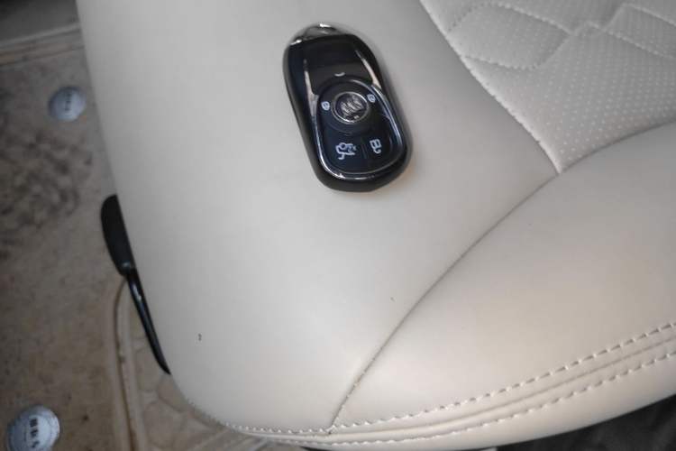 Used Buick GL8 2013 3.0L GT Luxury Business Haoya Edition
