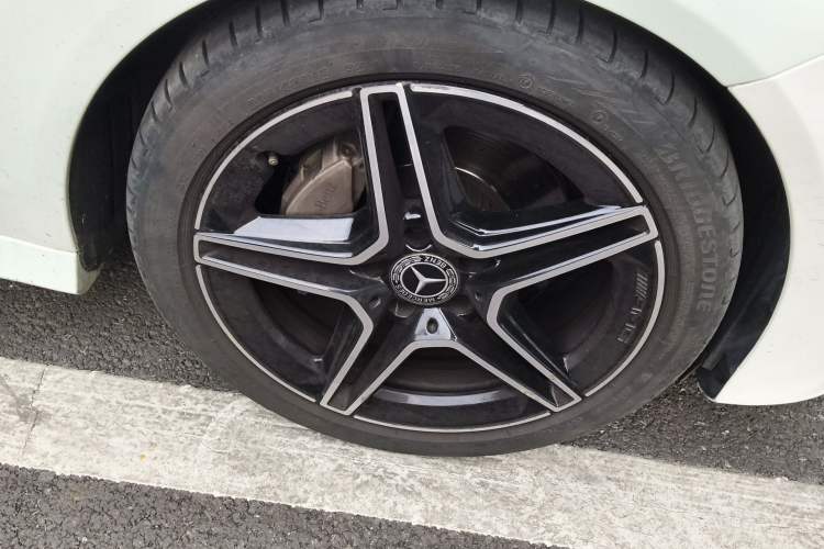 Used Mercedes-Benz C-Class 2022 Refresh C 200 Coupe Right Front Wheel Hub