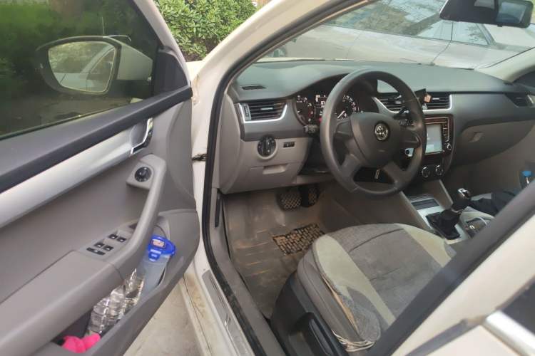 Used Skoda Octavia 2015 1.6L Automatic Yijie Edition Driver Seat