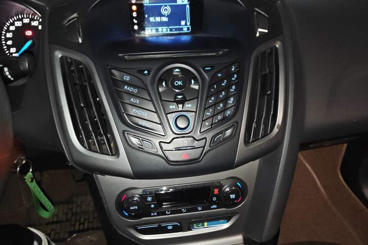 Used Ford Focus 2012 Sedan 1.6L Manual Fashion Edition
