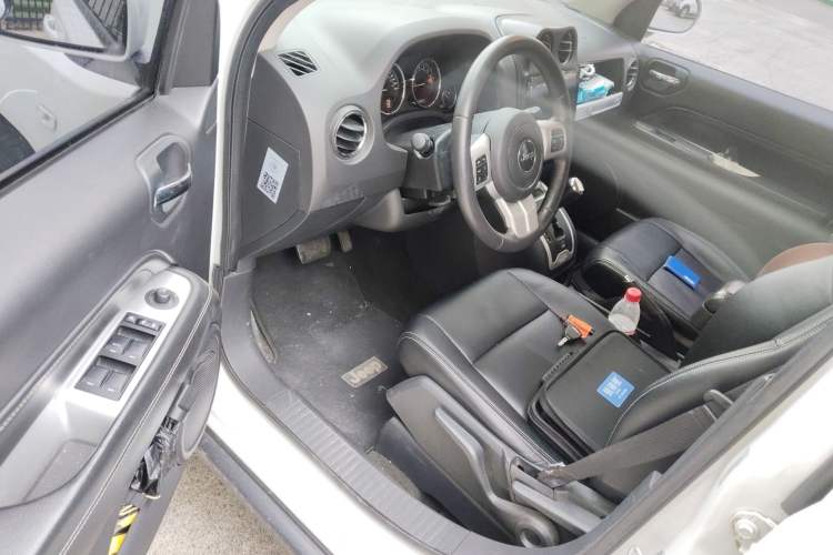 Used Jeep Compass 2014 2.4L four-wheel drive sport version
