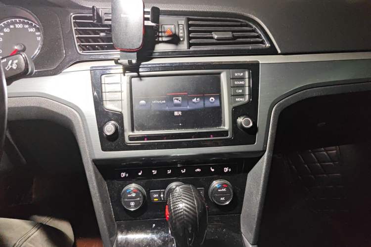 Used Volkswagen Lamando 2015 330TSI DSG Luxury Edition Audio And AC Panel