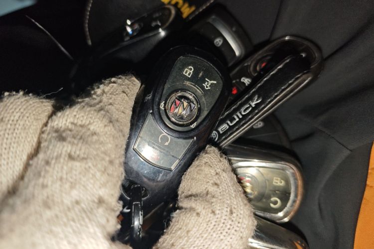 Used Buick GL8 2021 Land Cruiser Executive Class 652T Luxury Model Vehicle Key