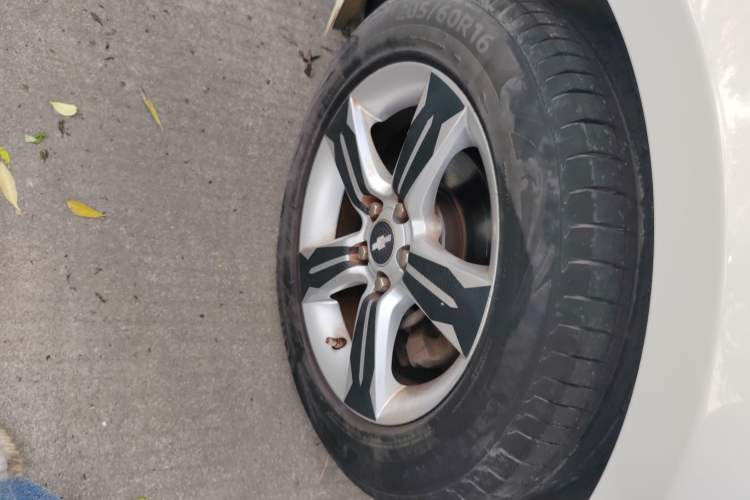 Used Chevrolet Cruze 2013 1.6L SE MT Right Front Wheel Hub