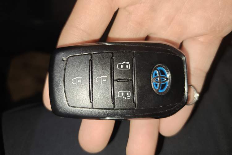 Used Toyota Granvia 2023 2.5L Hybrid Comfort Edition Vehicle Key