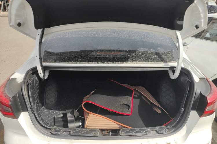 Used Changan Eado 2019 High-Energy Edition 1.6L GDI Manual Pioneer Model China VI Standard
