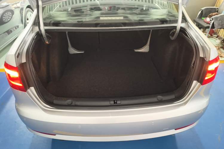 Used Volkswagen Lavida 2013 Restyled Classic 1.6L Automatic Comfort Edition Trunk