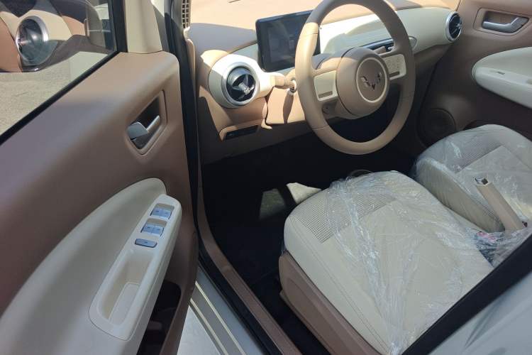 Used Wuling Hongguang MINIEV 2025 Four-Door Version Advanced Edition Driver Seat