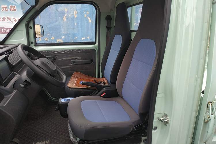 Used REACH MINI Truck 2023 120km Long Wheelbase Flatbed Striving Type
