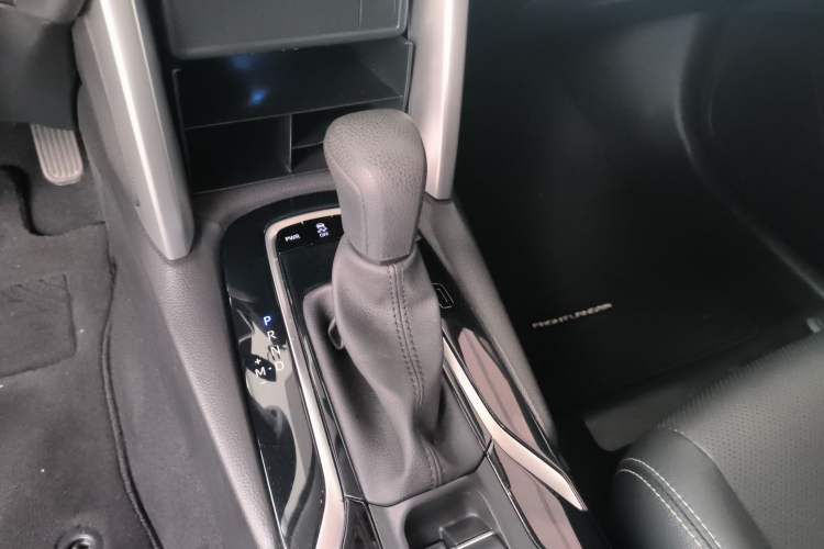 Used Toyota FRONTLANDER 2022 2.0L CVT Luxury Edition Gear Lever