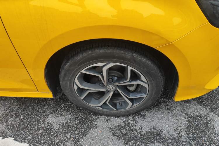 Used MG 5 2023 180 DVVT CVT Luxury Edition Right Front Wheel Hub