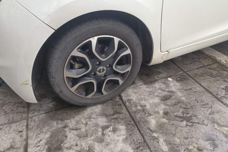 Used JMEV Ezi EV3 2019 Yuepao Version Left Front Wheel Hub