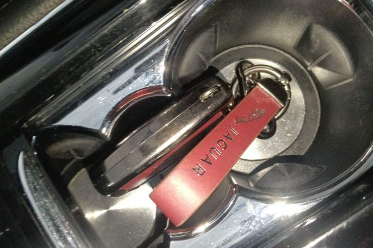 Used Jaguar XJ 2016 XJL 2.0T Two-Wheel-Drive Elegant Business Edition
