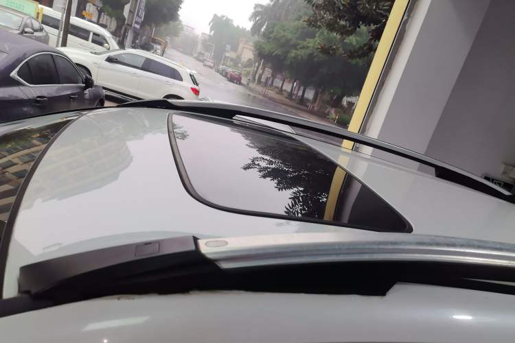 Used Honda CR-V 2015 2.0L two-wheel drive Fashion Edition Roof