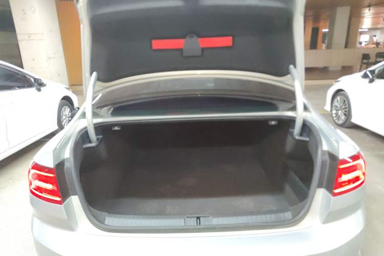 Used Volkswagen Magotan 2018 Facelift 330TSI DSG Luxury Model
