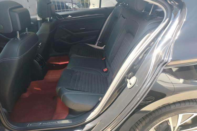 Used Volkswagen Magotan 2021 330TSI DSG 30th Anniversary Edition Left Rear Seat