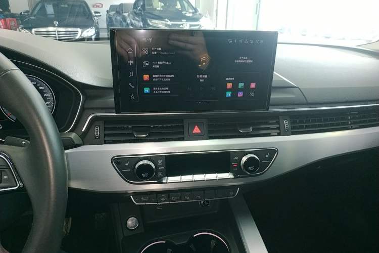 Used Audi A4L 2022 40 TFSI Luxury Dynamic Model