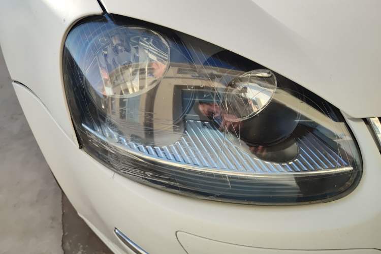Used Volkswagen Sagitar 2011 1.6L Manual Comfort Version Right Front Headlight