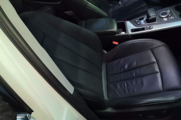 Used Audi A4L 2018 30th Anniversary Edition 40 TFSI Fashion Model
