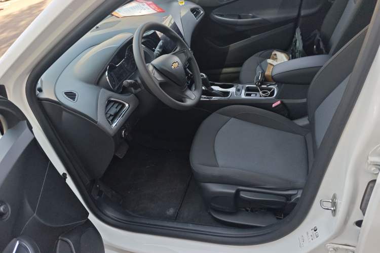 Used Chevrolet Cruze 2017 1.5L Automatic Pioneer Sunroof Edition Left Front Seat