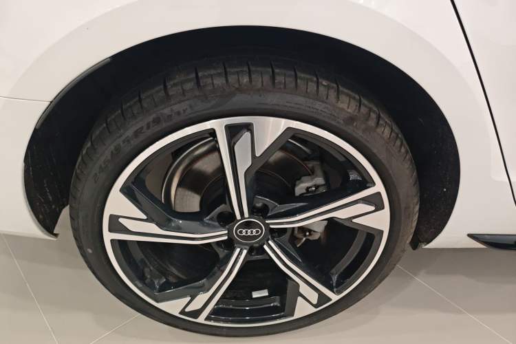 Used Audi A4L 2025 2 Million Units Enjoyment Version 40 TFSI Luxury Dynamic Edition B&O Starry Night Edition