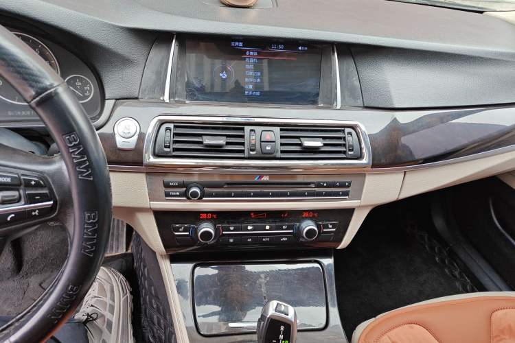 Used BMW 5 Series 2013 525Li Leading Model
