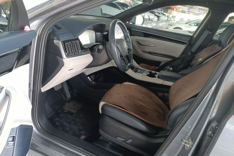 Used BYD Song PLUS New Energy 2024 HONOR Edition DM-i 110km Flagship Model Driver Seat