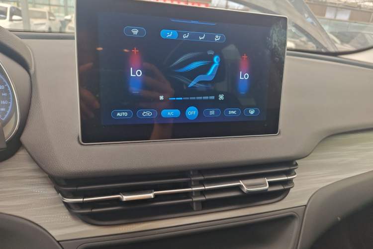 Used Hongqi E-QM5 2024 560km PLUS Audio And AC Panel