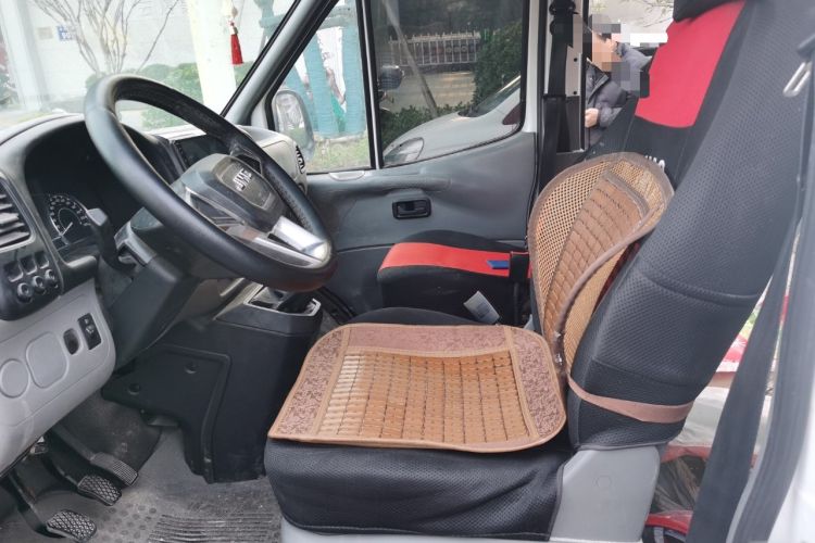 Used JMC Transit 2019 2.8T Commercial Version Long Wheelbase Mid-Roof 6-Seater Rear Single Tire China VI Emission Standard – JX493