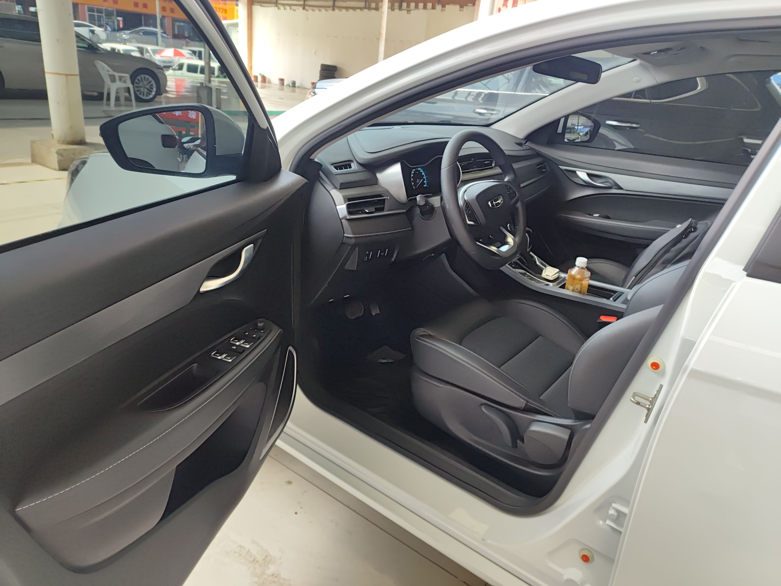 Geely Auto Emgrand 2021 UP 1.5L CVT Luxury Model — снимка 18