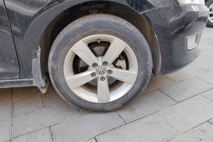 Used Volkswagen Santana 2015 1.6L Manual Comfort Edition Right Front Wheel Hub