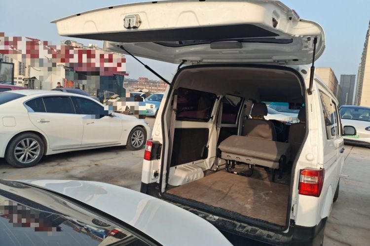 Used Jinbei Hiace X30 2023 1.5L Super-Comfortable Passenger Van 5/6/7-Seater Non-Air-Conditioned Version Model SWC15M