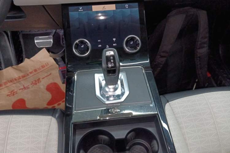 Used Land Rover Range Rover Evoque 2021 Range Rover Velar 249 PS R-Dynamic HSE Luxury Edition
