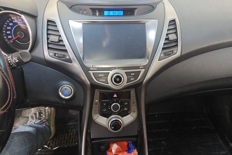 Used Hyundai Elantra (5th Generation / Langdong) 2015 1.6L Automatic Leading Model Audio And AC Panel