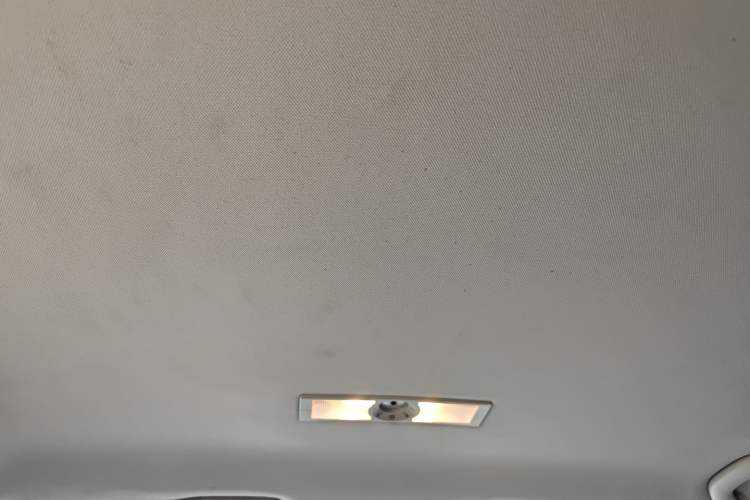 Used Volkswagen Gran Lavida 2015 1.6L Automatic Fashion Edition Headliner