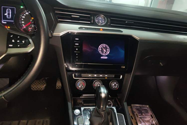 Used Volkswagen Magotan 2020 280TSI DSG Comfort Edition Audio And AC Panel