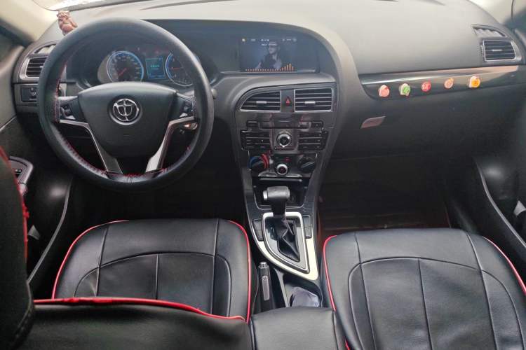 Used Brilliance V5 2014 1.5T Automatic Two-Wheel Drive Sport Model Center Console