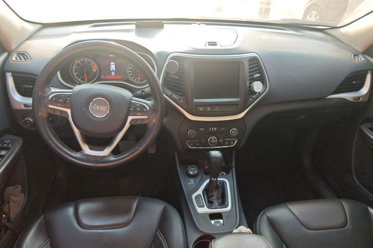 Used Jeep Cherokee 2016 2.4L Superior Edition Center Console